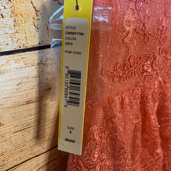 Alice + Oivia Zenden Scallop Edge Dress Pink - Picture 5 of 8